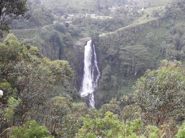 The journey in search of Lakshapana Falls, which is beautiful in Sri Lanka.