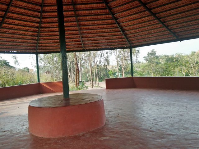 My photo snap. Hanging inside the hut enclosure at ground level - End of Danushkoti Road