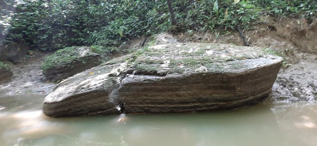 a huge rock in the Jhiripath!
