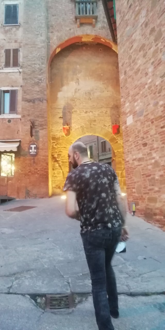 My boyfriend in front of one of the ancient doors of the city, the doors are really old, medieval and it was useful during the wars between the cities