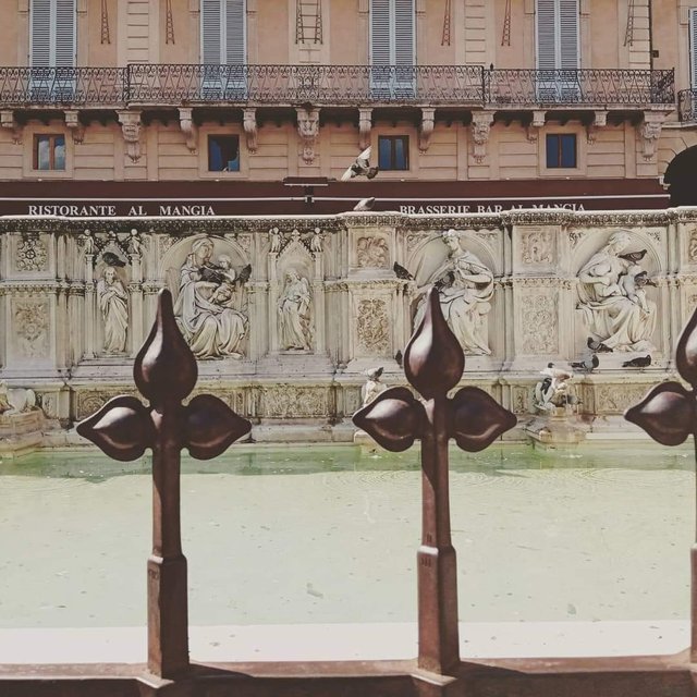 Fountain in piazza del campo