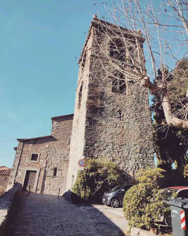 The old church is Saint Peter church, built in the 1776 , it’s a quite big church with some frescoes, I made some photos in front of it with the valley behind me. There are also a convent but I don’t visit it .