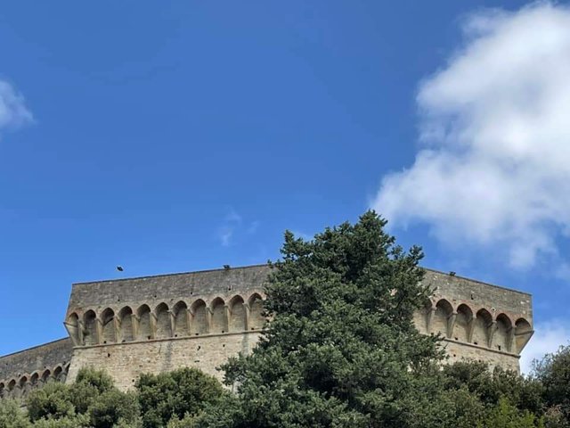 The old walls, Volterra was built like a fortress like most of the old cities in Italy and it’s really charming too see, the walls, the little streets everything it’s so beautiful