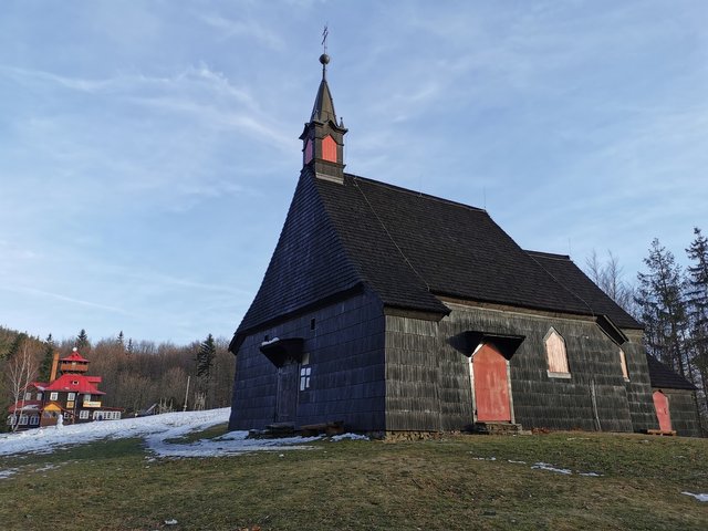 The Prašivá chalet and the Church of St. Anthony of Padua.