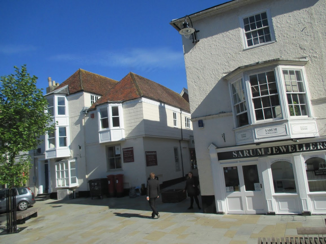 The bus journey from South Hampton passed by many classical buildings.