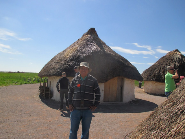 The outdoor exhibits showing the dwelling places of that era.