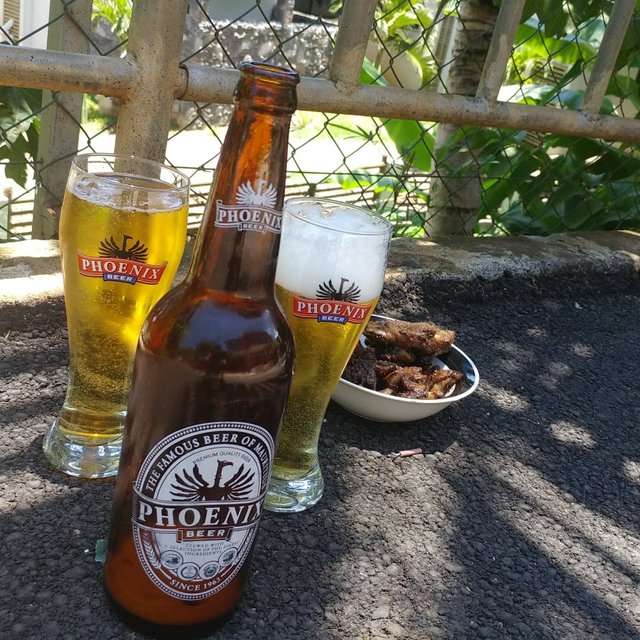 A picture with the beer and the ”gajaks” (word used to describe the snacks you will eat while drinking in Mauritius”)