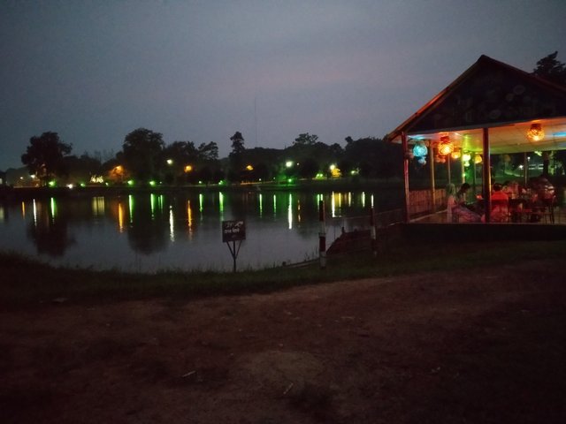 RESTAURANT ON LAKE