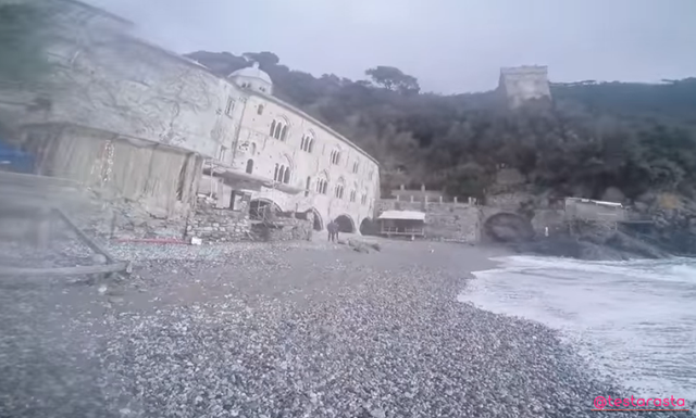 The abbey of San Fruttuoso, not connected to the road network but reachable only on foot or by boat, is owned by FAI thanks to the donation of the Doria family.