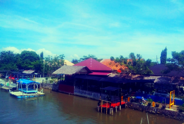 Image Photo of the Canteen at Pelangi Beach. I took this picture with a Smartphon Camera at different times and days