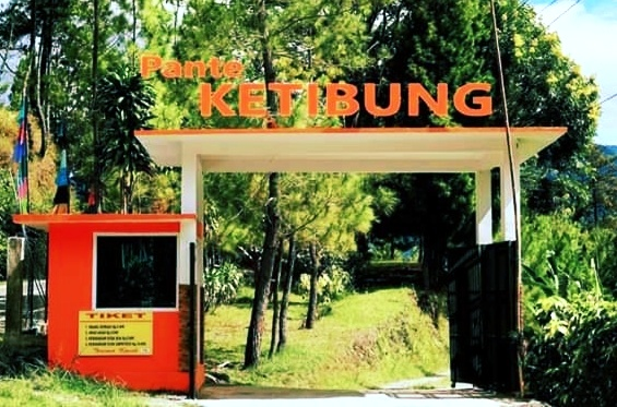 Pictures Photos of the Entrance to the beach Ketibung, ..