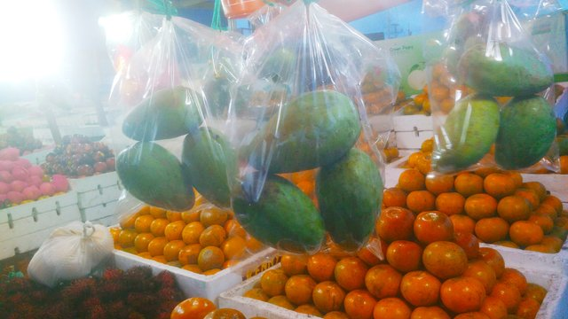 Visible pictures of mangoes and some oranges.