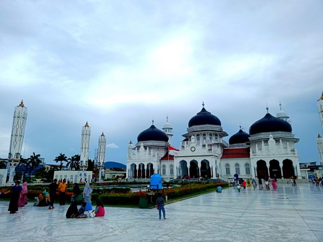 A photograph that I would take the mosque south from the east