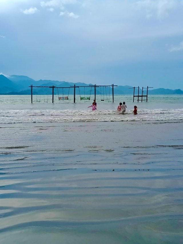 Riting Ocean View: Little Kids Bathing & Playing Water