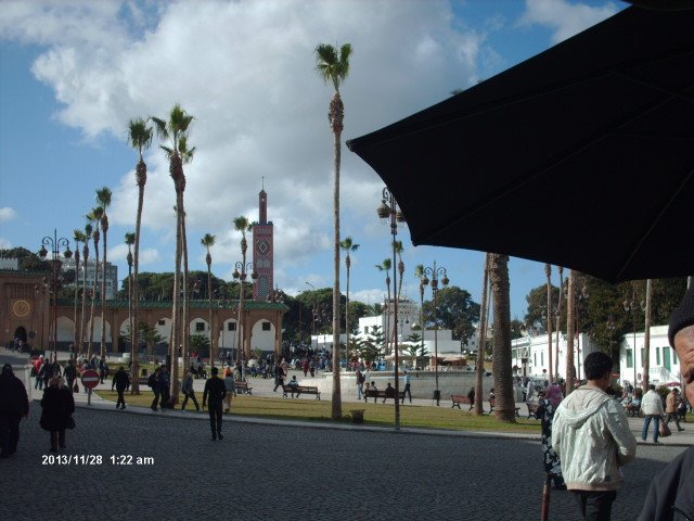 Comida en la plaza / Food in the plaza. Foto propia / Own photo