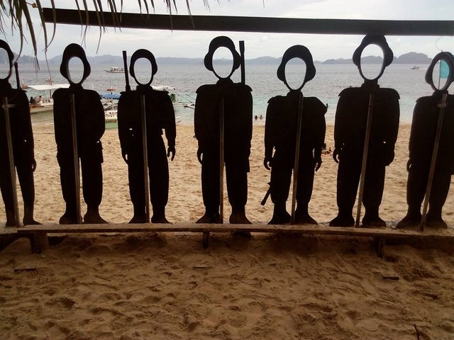 Figures of the Seven Commandos Island