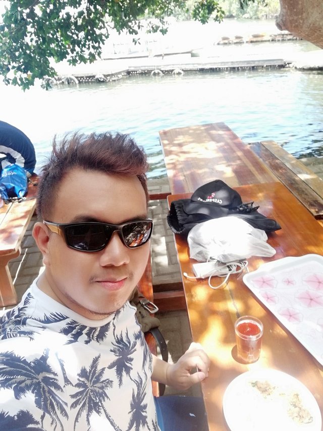 Eating my lunch at Lake Danao Park