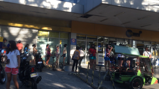 Customers falling in line outside of SaveMore Fortune Towne.