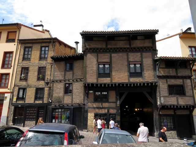 Casa Torre del Portalón-La puerta del siglo XV