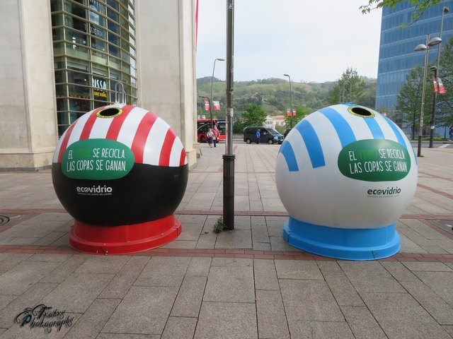 nuestro rojo y blanco-el de la real Azul y blanco, con el reciclaje de vidrio