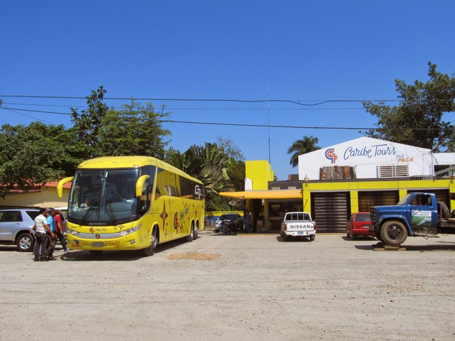 Stacja Caribe Tours w La Vega i autobus tej firmy