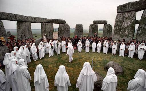 druids_stonehenge_1245923026.jpg