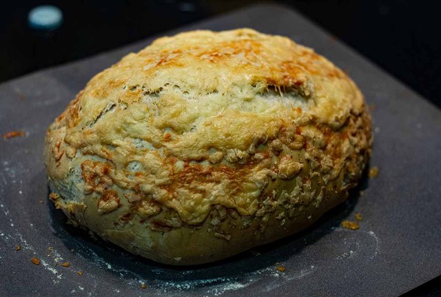 finished_loaf_on_tray.jpg