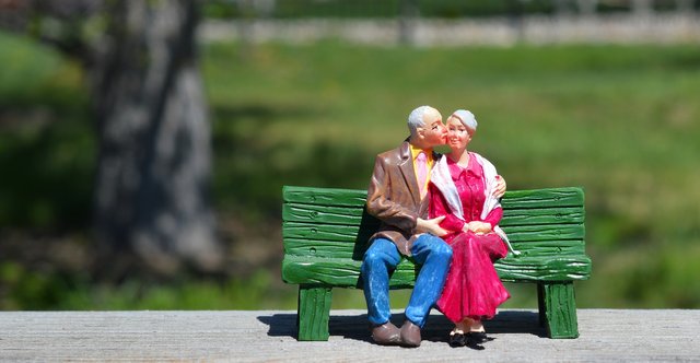 old-couple-2313286_1920.jpg