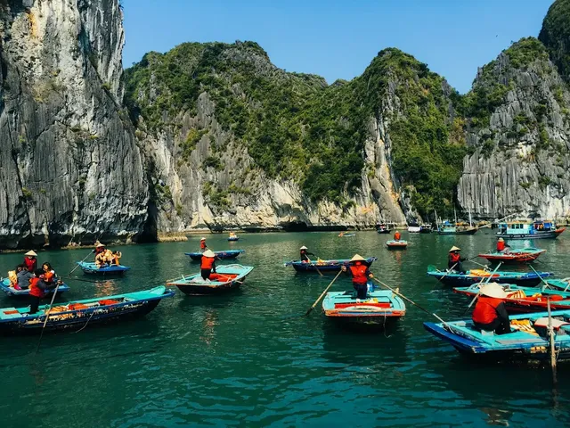 Travel at Ha Long Bay