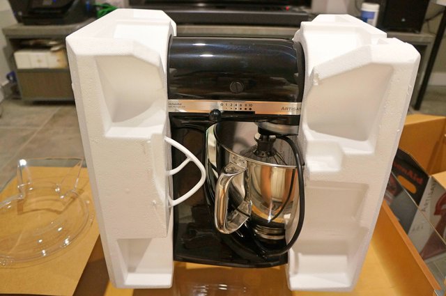 Unboxing KitchenAid Artisan Stand Mixer & Pasta attachment 