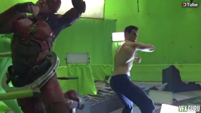 Behind-the-Scenes Superman Photo from “Justice League” - Superman