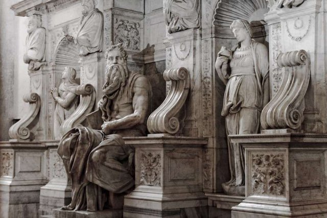 Michelangelo's Moses ile ilgili görsel sonucu