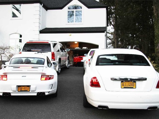 expensive-cars-in-driveway
