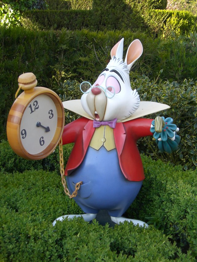 grass-clock-time-recreation-toy-rabbit-minute-disney-alice-in-wonderland-hurry-easter-easter-bunny-disneyland-inflatable-hours-on-time-time-management-stuffed-toy-rabits-and-hares-too-late-783521