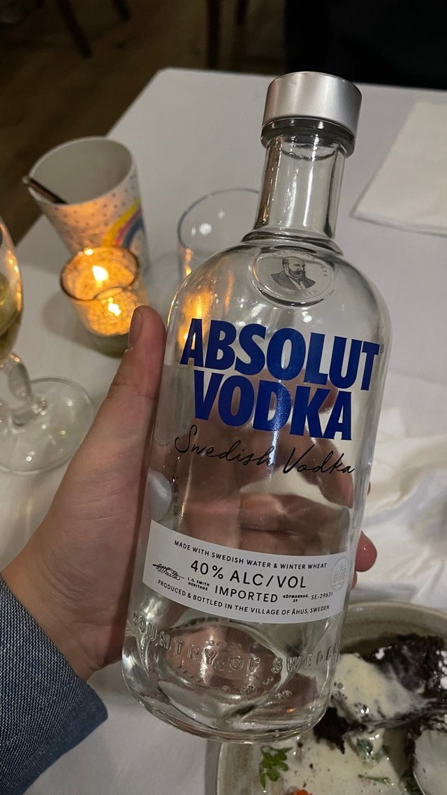 Vodka 的瓶子里装水