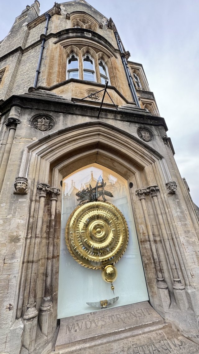 剑桥有名的地标：The Corpus Clock 剑桥科珀斯时钟