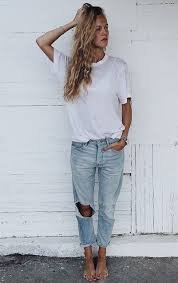 Trendy ways to style a white shirt .Free white shirt tucked into a free ripped jeans 