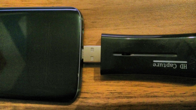 USB OTG Adapter, USB HDMI Grabber plugged into the Smartphone