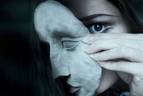 mujer-con-mascara-2.jpg