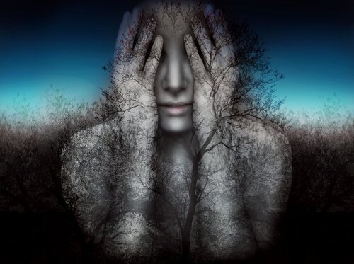 Mujer-tapa%CC%81ndose-los-ojos.jpg