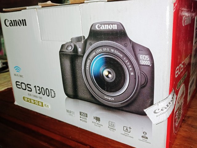 Canon EOS1300D Box
