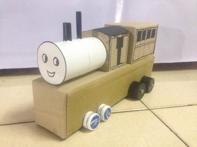 Making a cheap cardboard train