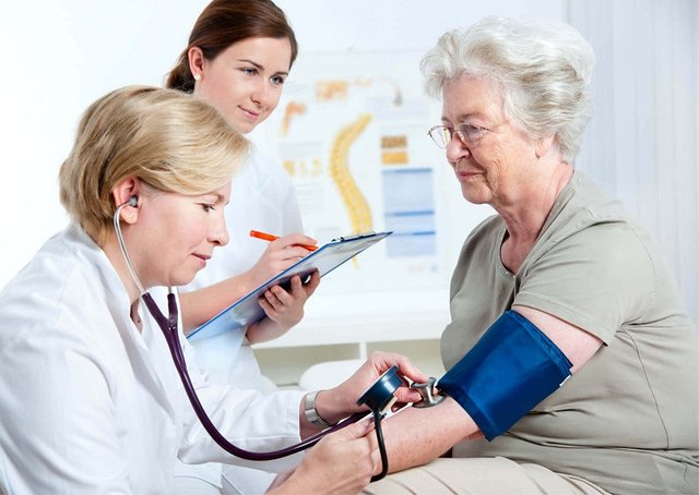 khám sức khỏe người lớn tuổi
