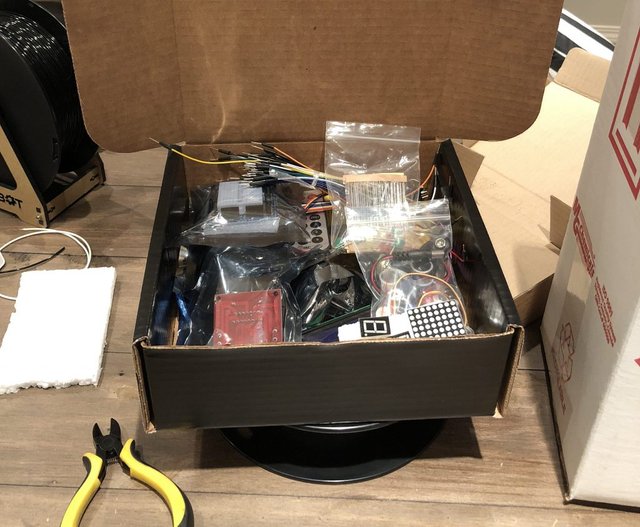 Maker Hacks Electronics Kits