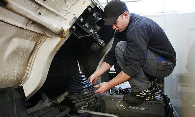 Make the Right Choice for Your Car’s Health — ServiceMyCar