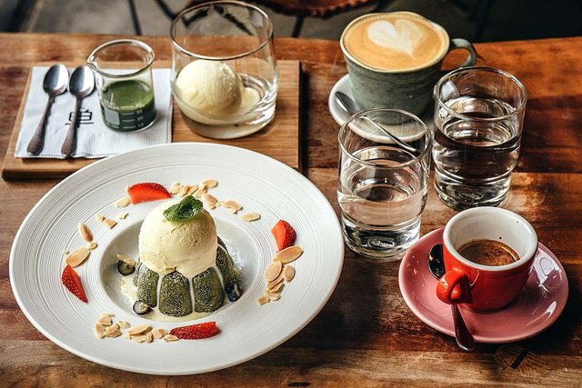 Dan cafe order coffee with matcha affogato and matcha lava cake.