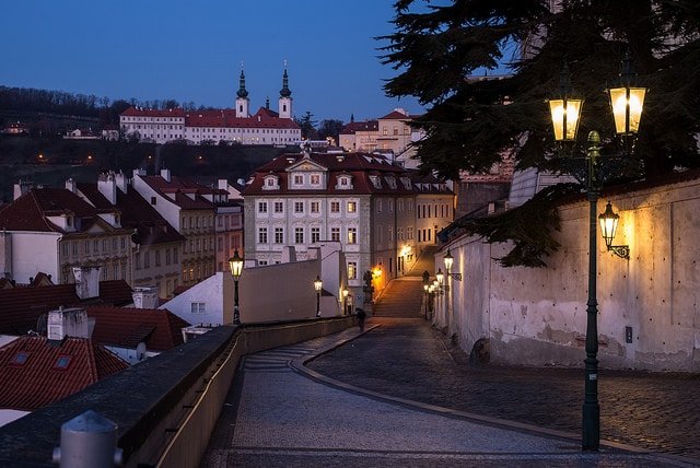 mala strana at sunrise prague 3 days