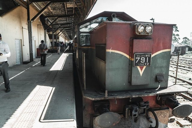 How to get from Colombo to Kandy by train