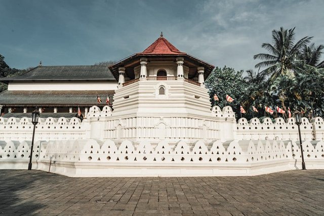 best things to do in Kandy, temple of tooth