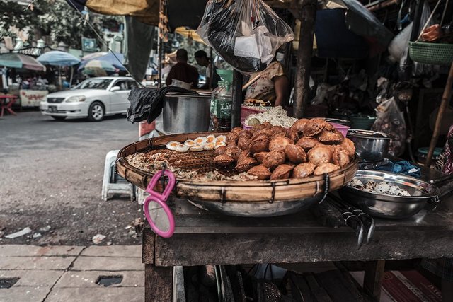 What to eat in Yangon street food